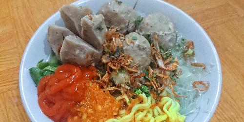 Bakso Super & Mie Ayam Pak Kumis: Rasa yang Menggigit Jiwa di Tegalkamulyan